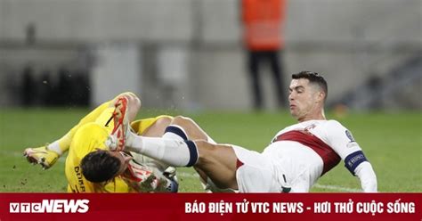 Ronaldo 'kicked' his former teammate in the face - Vietnam.vn