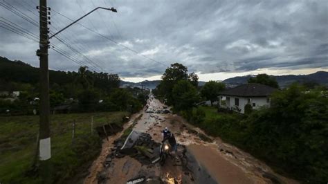 Vaquinha Para Ajudar V Timas Da Chuva No Rs Arrecada R Milh Es