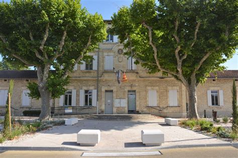 La mairie Saint Étienne Du Grès Saint Étienne Du Grès