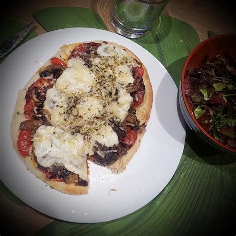 Pizza Sur Naan Aux Champignons Et Origan