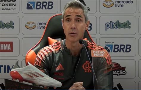 Paulo Sousa busca soluções para ausências de Gabigol e Arrascaeta