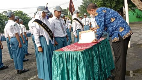 Serah Terima Jabatan Osis Mpk Periode Sman Surabaya Smanexix