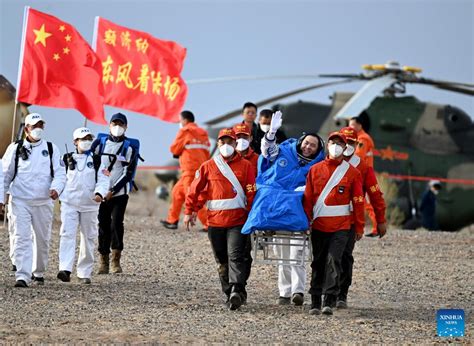 Astronautas Chinos De Shenzhou Regresan Sanos Y Salvos A La Tierra