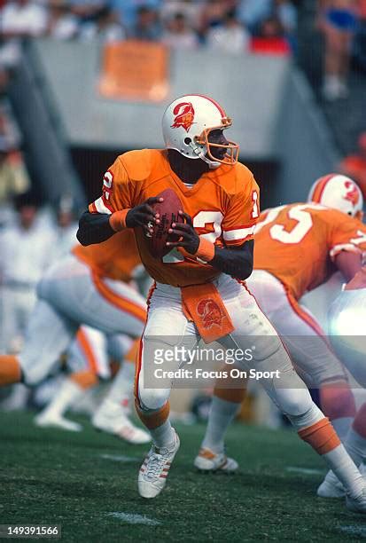 Doug Williams Buccaneers Photos and Premium High Res Pictures - Getty ...