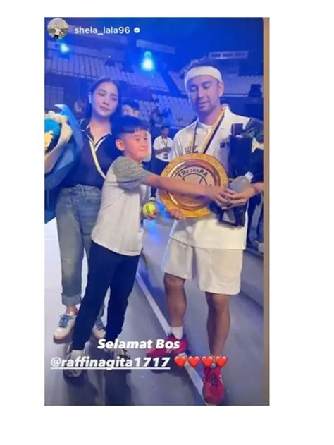 7 Potret Raffi Ahmad Juara Usai Lawan Taufik Hidayat Di Pertandingan