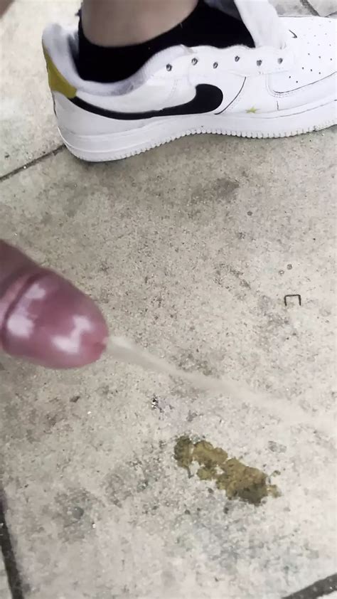 Free Pee Outside Gay Porn Videos Xhamster