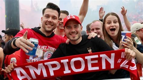 100 000 Mensen Vierden Het PSV Feest Dat Zorgde Voor Mooie Foto S