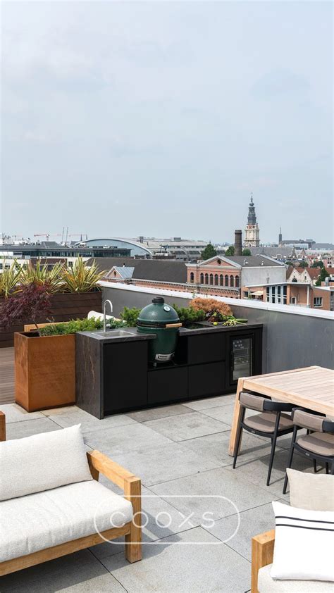 Luxe Buitenkeuken Met Vuurtafel Op Dakterras In Architecture