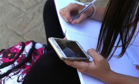 Projeto De Lei Quer Proibir A Utiliza O De Celular Por Estudantes Em