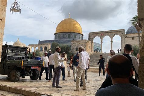 Illegal Israeli Settlers Storm Jerusalem Al Aqsa Complex Amid Tension