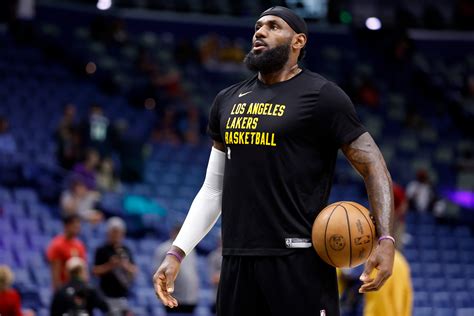 Lebron James為何能獲得全世界掌聲？「斜槓喜劇演員、獲封美國隊長」解碼詹皇的11段開掛人生