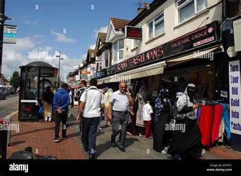 Asian Shops & shoppers in Bury Park area of Luton Stock Photo - Alamy