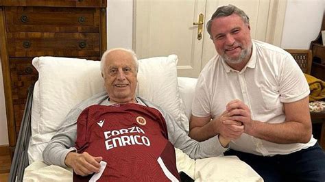 Il Presidente Onorario Del Livorno Fernandez Esciua E Tifosi Serve