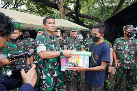 Hut Ke Tni Bagikan Ribuan Paket Sembako Di Jakarta