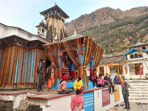 नौ क्विंटल फूलों से सजा ओंकारेश्वर मंदिर Omkareshwar Temple Decorated