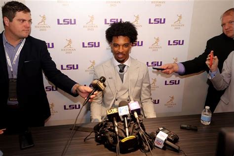 Video: Jayden Daniels & His Family On The Heisman Trophy Ceremony