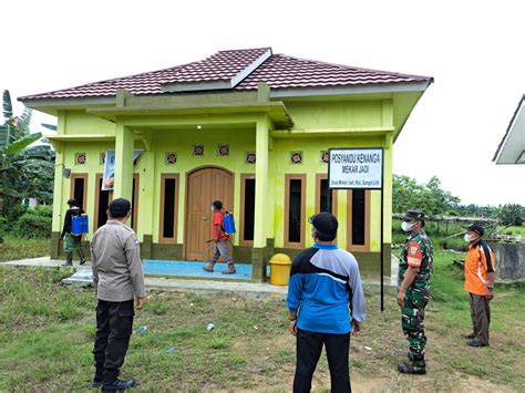 Upaya Pencegahan Covid Pemdes Mekar Jadi Semprotkan Desifektan Di