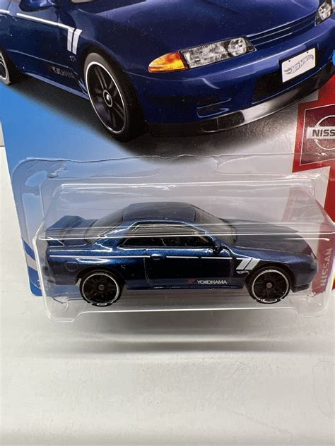 Hot Wheels Nissan Nissan Skyline GT R BNR Blue