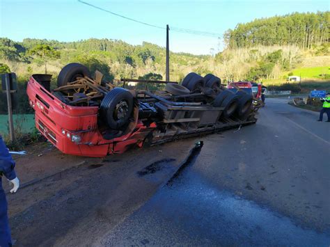 Caminh O Carregado De Arroz Tomba Em Serra Alta Di Regional Portal