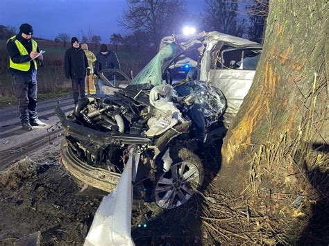 Latek Bez Uprawnie Kierowa Bmw Zgin Na Miejscu