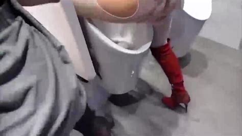 Hot whores pissing and shitting in men s urinal ThisVid 日本語で