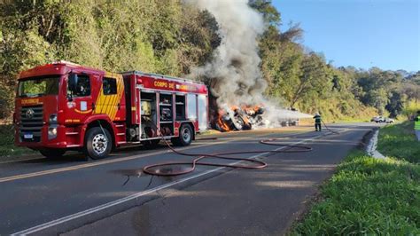 LS Carreta Carregada Soja Tomba E Pega Fogo Na BR 277 Radio