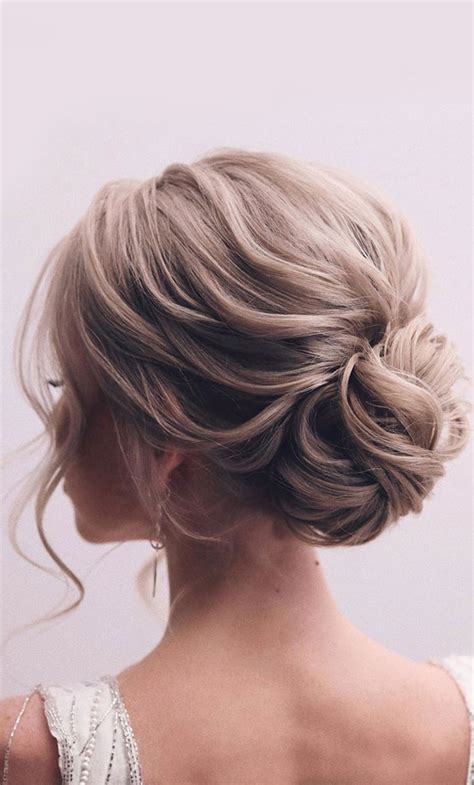 39 The Most Romantic Wedding Hair Dos To Get An Elegant Look Cute Updo