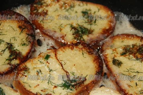 Гренки из белого хлеба с молоком и яйцом на сковороде: 9 фото в рецепте