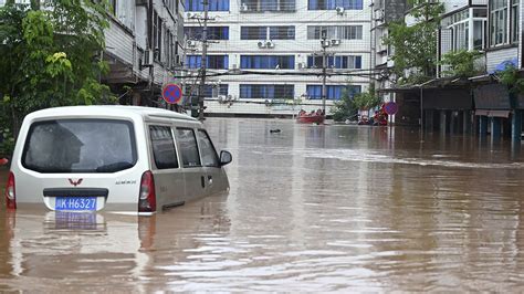 Chiny Zawalił się most autostradowy zginęło co najmniej 11 osób TVP