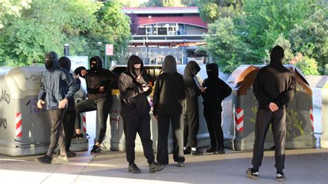 Tallen l accés a la UAB per tren i carretera per la vaga betevé