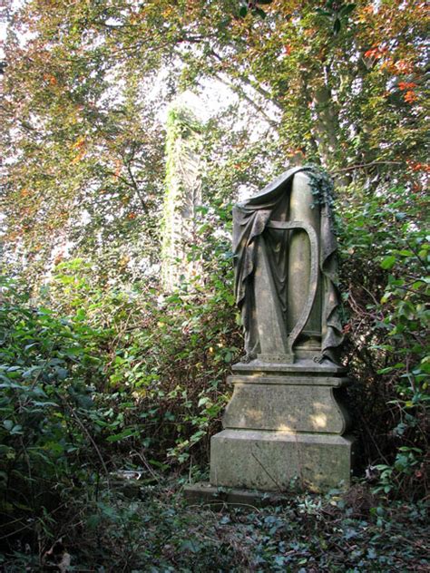 Rosary Cemetery Norwich Sarah Russell © Evelyn Simak Cc By Sa 2 0