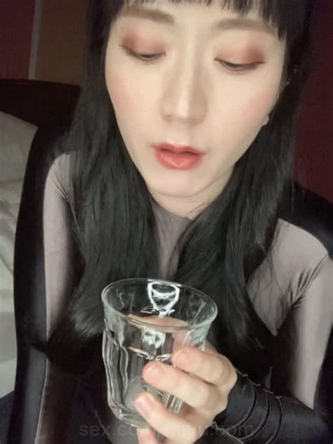 Femdom Miyu Spit In A Glass👅5 Minute Video On Subscrib Spit Fetish