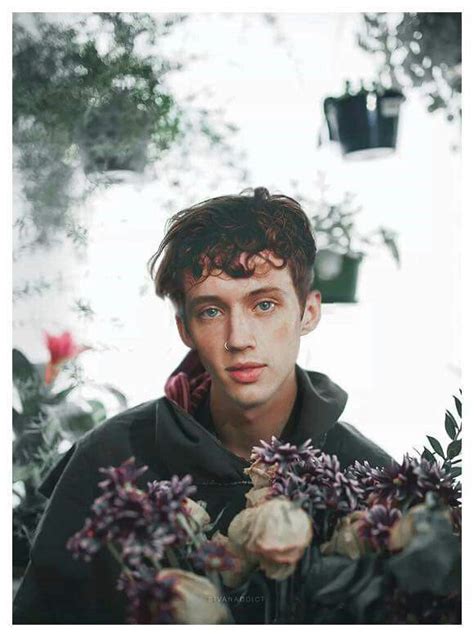 Troye Sivan Blue Neighbourhood, The Neighbourhood, Troye Sivan Songs ...