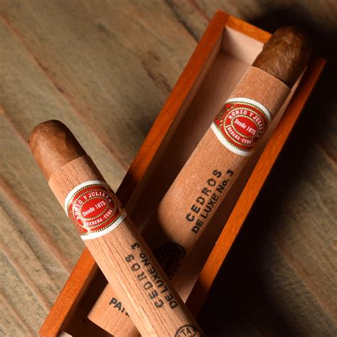 Romeo Y Julieta Cedros De Luxe No 3 Cuban Gift Box 2 Cigars