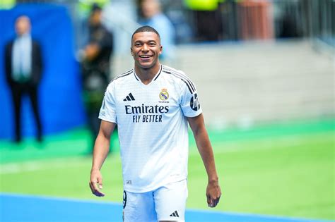 Real Madrid à peine arrivé Mbappé fait déjà sa loi