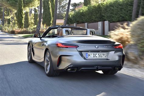 The new BMW Z4 M40i Roadster in color Frozen Grey II metallic and 19" M