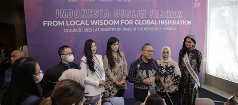 Mustika Ratu Dukung Road To JMFW 2023 Fashion Show Dialog Kuasai