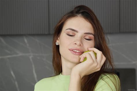 Teen Cutie Kinsley Gets Naked In The Kitchen Metartx Sweet Temptation Kinsley High Porn