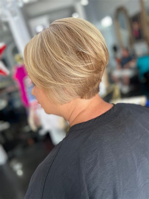 Has Jessi ever mentioned that A-Line bobs are her favorite haircut? She