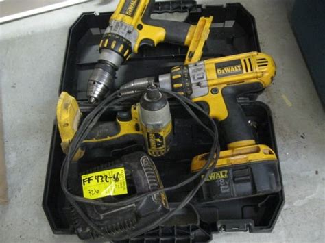 2 Dewalt 18 Volt Drills 18 Volt Impact 1 Battery And Charger