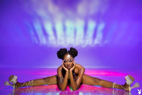 Chocolate Beauty SaBrea Phenix Revealing Her Amazing Nude Body Photos