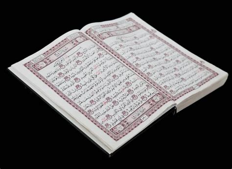 ⬇ Скачать картинки Книга коран, стоковые фото Книга коран в хорошем ...