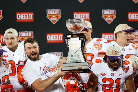 Clemson Outlasts Iowa State To Win Cheez It Bowl Stay Alive In Power 5