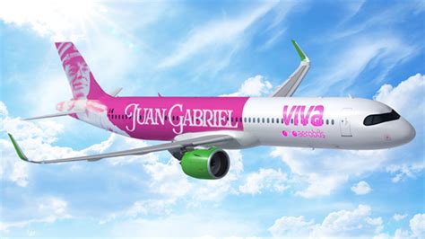 Viva Aerobus presenta avión de Juan Gabriel en el lanzamiento del nuevo