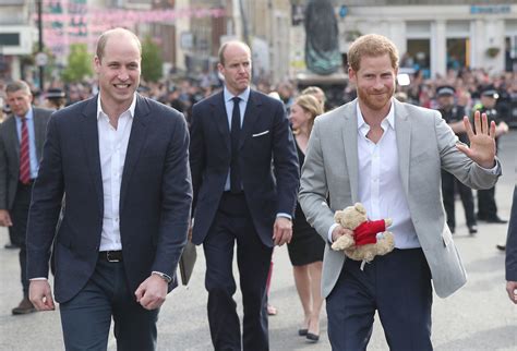 Selalu Bersama 12 Foto Menyentuh Hati Pangeran William Harry