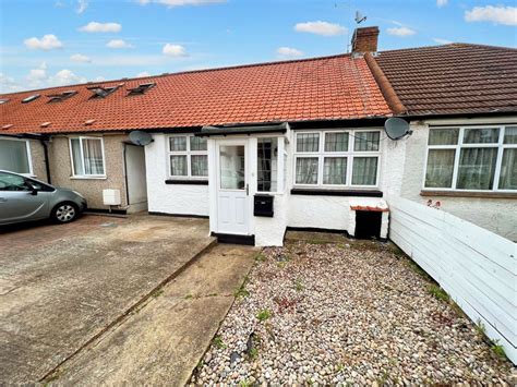 3 Bed Bungalow For Sale In Princess Park Circle Hayes Ub3 £454950