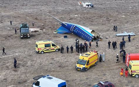 38 Orang Meninggal Setelah Pesawat Azerbaijan Airlines Jatuh Di