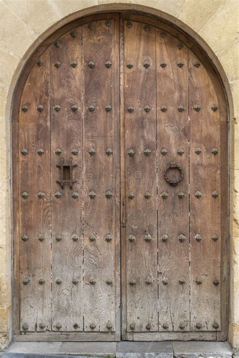 FenÃªtre De VoÃte D une Ãglise Catholique Avec Des Volets En Bois Et