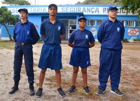 Alunos Da Guarda Mirim De Arraial Do Cabo Recebem Novos Uniformes