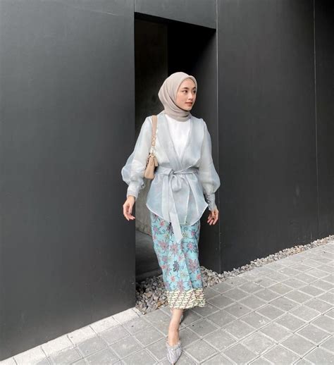 Ide Style Kondangan Hijab Pakai Outfit Organza Memikat